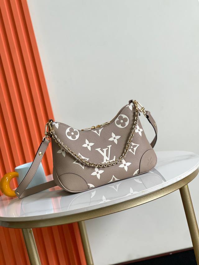 顶级头层，动态芯片13224..12930本款 Boulogne 手袋选用 Monogram Empreinte 皮革重绎经典设计，以多种背携方式彰显个性风采。