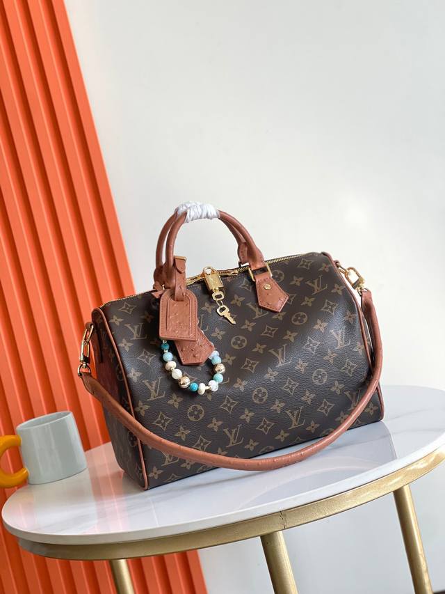 顶级头层，动态芯片，Speedy Soft 30 Crafty M12243.M11945.M87212手袋以惬意之姿相伴旅途。Monogram 涂层帆布带来柔