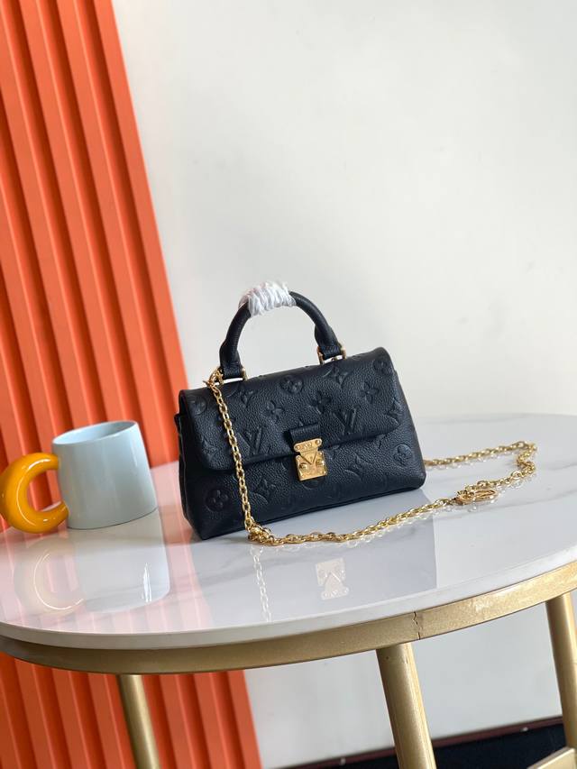 顶级头层，动态芯片，M12144 M12145本款 Nano Madeleine 手袋以 Monogram Empreinte 皮革演绎 Madeleine 手