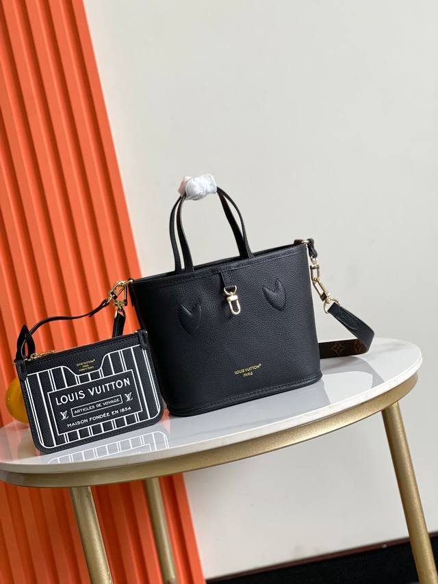 顶级头层，动态变码芯片M12099 M12109Neverfull BandoulièRe Inside Out Bb 手袋本季演绎经典设计的双面版本，以标志性