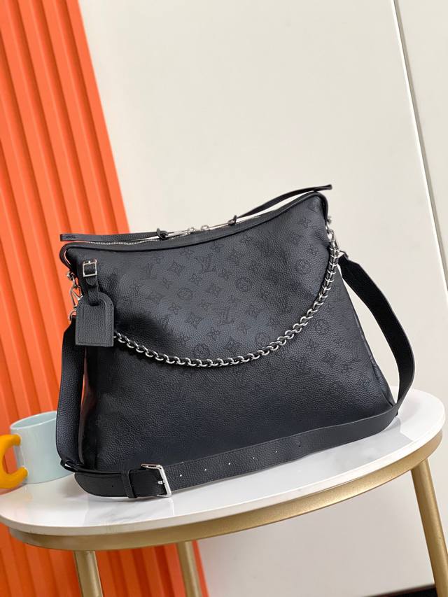 顶级原单24132克，24133灰，24131奶白，本款 Mahina Hand It All 中号手袋取材细腻穿孔牛皮革，以柔美垂坠质感烘托别致包身轮廓。精巧