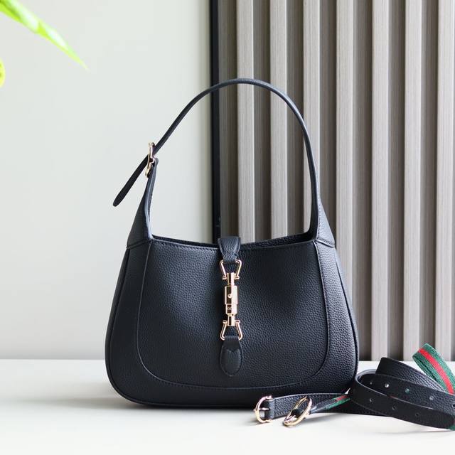 顶级原单 秋冬系列焕新演绎Gucci Jackie 1961系列肩背包，采用精细古驰安可拉红 Rosso Ancora 皮革制作，搭配全新浅金色调推入式锁扣开合