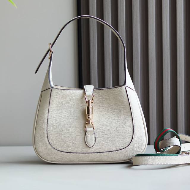 顶级原单 秋冬系列焕新演绎Gucci Jackie 1961系列肩背包，采用精细古驰安可拉红 Rosso Ancora 皮革制作，搭配全新浅金色调推入式锁扣开合