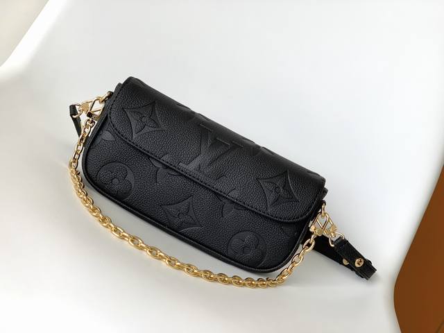 M82154黑 23.5X12X4.3 Wallet On Chain Ivy 全皮链条包