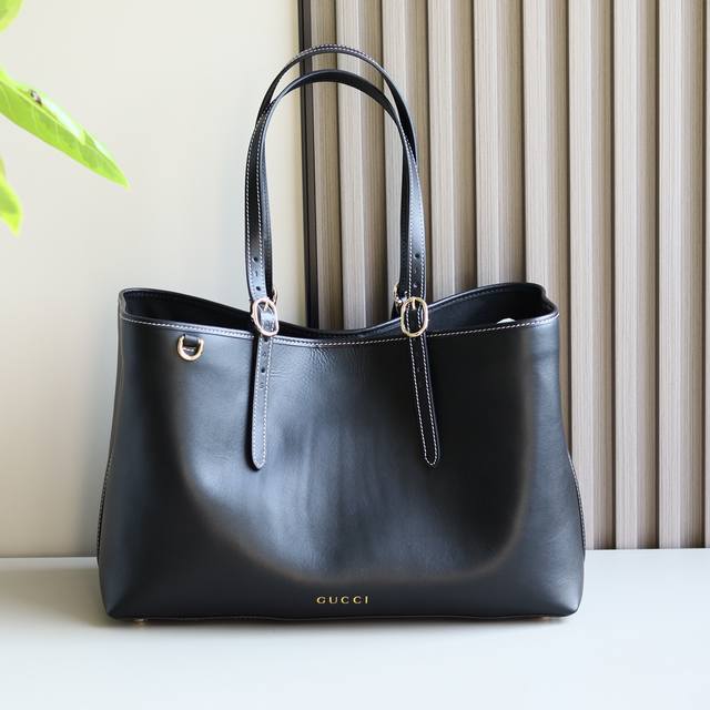 新品 Gg这款购物袋Gg图案和条纹织带这两种品牌颇有辨识性的元素融合成经典搭配 Ophidia世界的演化之路从未止息,加入别出心裁的款式造型,不断推陈出新! 型 新品 Gg这款购物袋Gg图案和条纹织带这两种品牌颇有辨识性的元素融合成经典搭配 Ophidia世界的演化之路从未止息,加入别出心裁的款式造型,不断推陈出新! 型