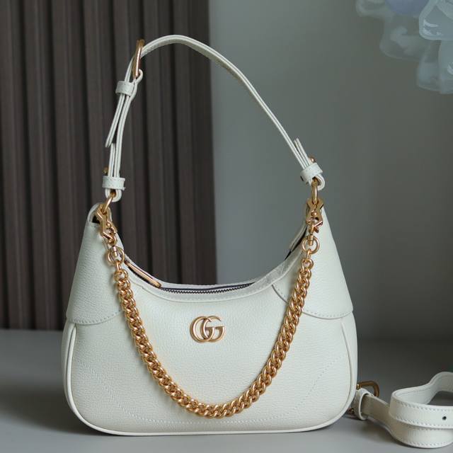 原厂皮 Hobo 新月腋下包 型号：731817 尺寸：25*19*7Cm Aphrodite系列小号新月造型肩背包，它配有两条可肩带，一条采用皮革材质，另一条