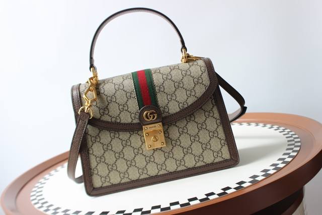 顶级原单原厂皮 新款专柜品质，顶级原单货，实物实拍，款号：651055， 尺寸：25X17.5X7，材质，意大利进口原厂牛皮配Gg胶料，原厂皮 手拎斜挎包，最新