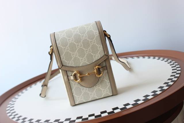 顶级原单原厂皮 新款专柜品质,顶级原单货,实物实拍,款号:625615,尺寸:11.5X17X4Cm,1955马鞍手机包,意大利原厂皮,正品开模,保证可对比正品 顶级原单原厂皮 新款专柜品质,顶级原单货,实物实拍,款号:625615,尺寸:11.5X17X4Cm,1955马鞍手机包,意大利原厂皮,正品开模,保证可对比正品