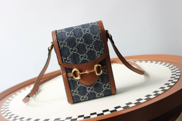 顶级原单原厂皮 新款专柜品质,顶级原单货,实物实拍,款号:625615,尺寸:11.5X17X4Cm,1955马鞍手机包,意大利原厂皮,正品开模,保证可对比正品 顶级原单原厂皮 新款专柜品质,顶级原单货,实物实拍,款号:625615,尺寸:11.5X17X4Cm,1955马鞍手机包,意大利原厂皮,正品开模,保证可对比正品