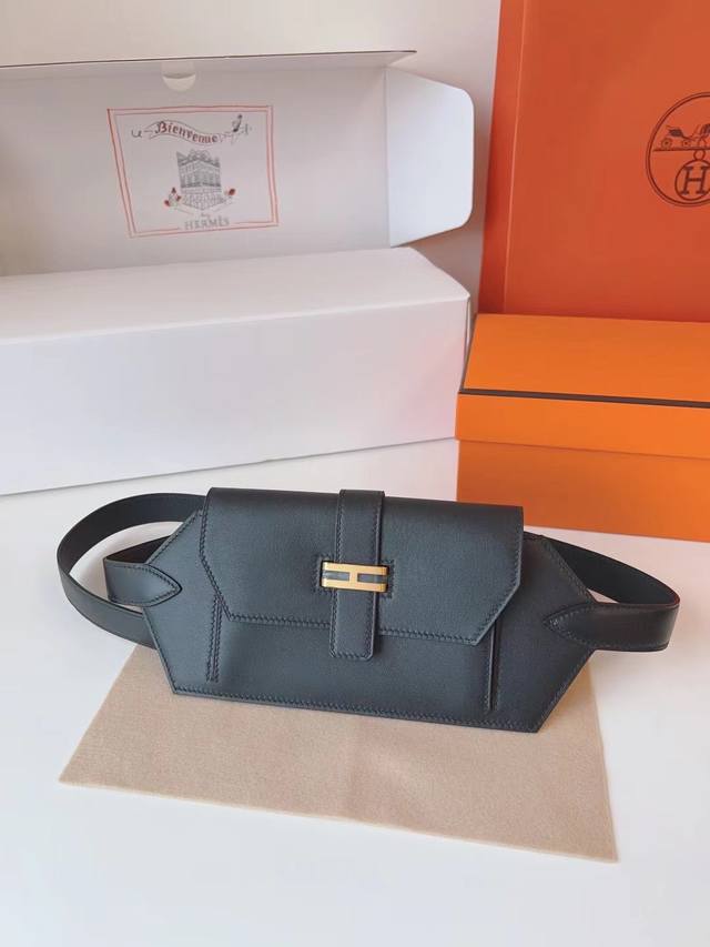 顶级专柜老鼠狠货24全新爱马仕 Hermes Elan Pocket 24 Belt 秋冬新款小腰包，Swift小牛皮腰带包 纯手工蜡线，精品全钢五金。手感柔软