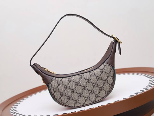 顶级原单原厂皮 Gucci新款专柜品质,顶级原单货,实物实拍,款号:658551,尺寸:20X15X5Cm,材质,进口原厂皮,全新迷你可爱的月牙包,简约时尚,复 顶级原单原厂皮 Gucci新款专柜品质,顶级原单货,实物实拍,款号:658551,尺寸:20X15X5Cm,材质,进口原厂皮,全新迷你可爱的月牙包,简约时尚,复