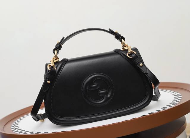 顶级原单原厂皮 Gucci新款专柜品质，顶级原单货，实物实拍，款号：815714，尺寸：26.5X16.5X8.5Cm，材质，顶级头层原厂牛皮，倾情推出全新双G