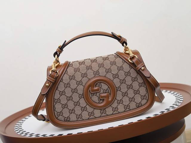 顶级原单原厂皮 Gucci新款专柜品质，顶级原单货，实物实拍，款号：815714，尺寸：26.5X16.5X8.5Cm，材质，顶级头层原厂牛皮，倾情推出全新双G