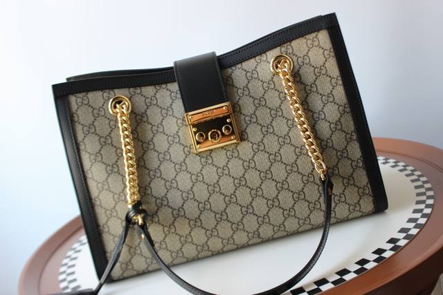 顶级原单原厂皮 新款专柜品质，顶级原单货，实物实拍，款号：479197，尺寸：35X23X14，材质，高级Pvc配原厂头层牛皮，Gucci Padlock 扣锁