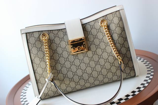 顶级原单原厂皮 新款专柜品质，顶级原单货，实物实拍，款号：479197，尺寸：35X23X14，材质，高级Pvc配原厂头层牛皮，Gucci Padlock 扣锁