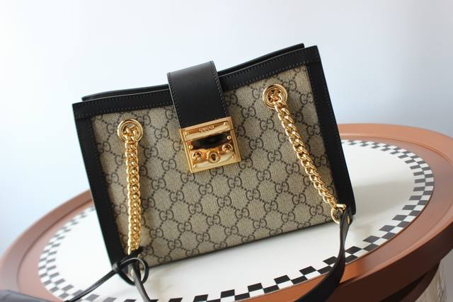 顶级原单原厂皮 新款专柜品质，顶级原单货，实物实拍，款号：498156，尺寸：26X18X10，材质，高级Pvc配原厂头层牛皮，Gucci Padlock 扣锁