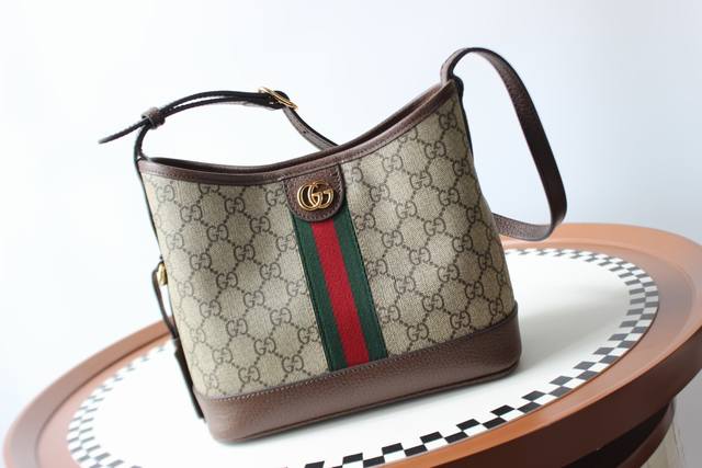 顶级原单原厂皮 新款专柜品质，顶级原单货，实物实拍，款号：781402，尺寸：21X23X12Cm，材质，意大利原厂正品牛皮，经典百搭老花托特水桶包，即时尚又超