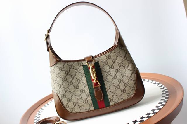 顶级原单原厂皮 新款专柜品质，顶级原单货，实物实拍，款号：636706，尺寸：28X19X4.5Cm，材质，意大利原厂正品牛皮，Gucci新款经典复古Jacki