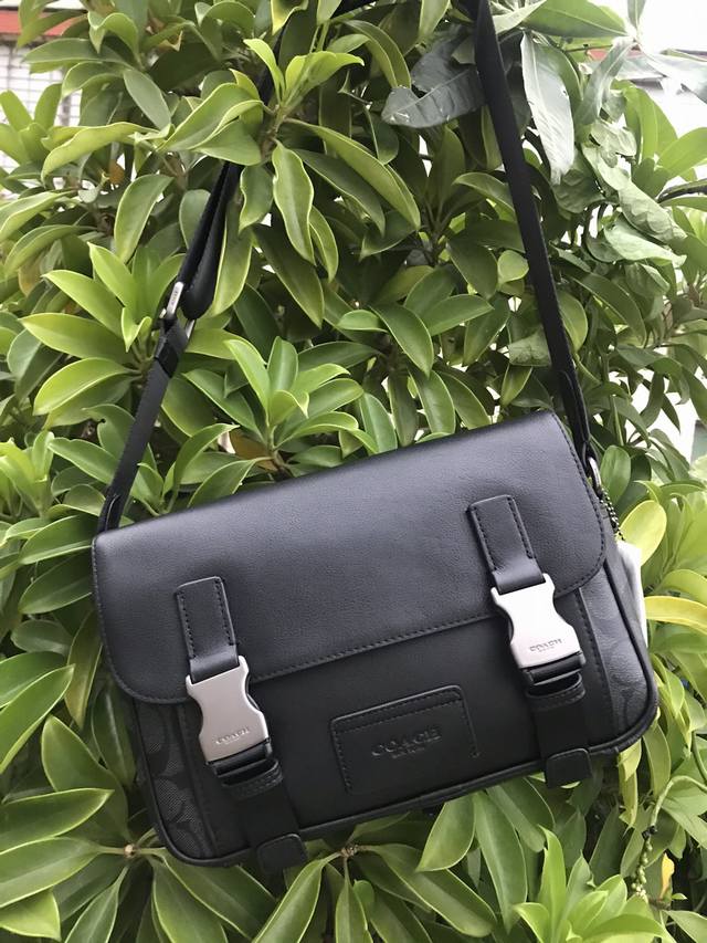 Coach 最新款单肩包 C4021 C2715 C4141 C2725 C3747 奥莱男包经典标志Track斜挎差包 多色组合,尺寸27*17*6 Coach 最新款单肩包 C4021 C2715 C4141 C2725 C3747 奥莱男包经典标志Track斜挎差包 多色组合,尺寸27*17*6