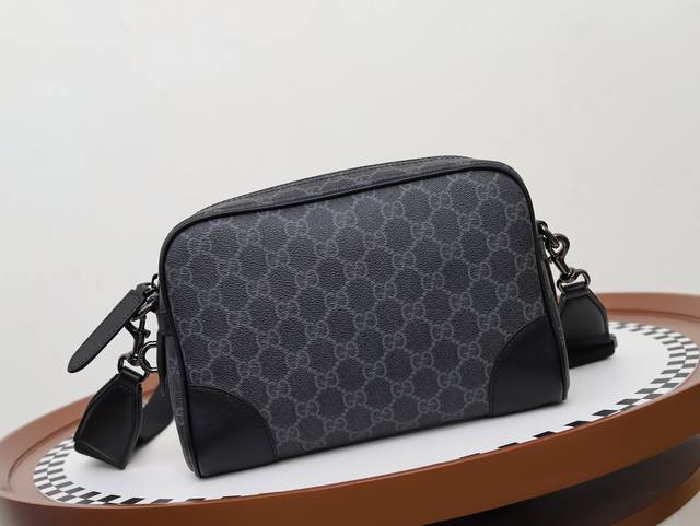 顶级原单原厂皮 Gucci新款专柜品质，顶级原单货，实物实拍，款号：821155，尺寸：23X16.5X8Cm，材质，头层原厂牛皮配黑色双G面料，2025年新款