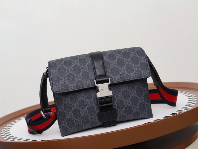 顶级原单原厂皮 Gucci新款专柜品质，顶级原单货，实物实拍，款号：816953，尺寸：18.5X13.5X7Cm，材质，头层原厂牛皮配黑色双G面料，2025年