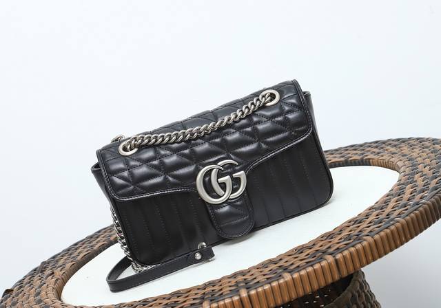 意大利原厂皮 Gucci新款专柜品质，顶级原单货，实物实拍，款号：443497，尺寸：26X15X7，材质，意大利原厂牛皮，令人欲罢不能的Gg Marmont包