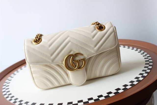 意大利原厂皮 新款专柜品质，顶级原单货，实物实拍，款号：443497，尺寸：26X15X7，材质，意大利原厂牛皮，令人欲罢不能的Gg Marmont包，优雅精致