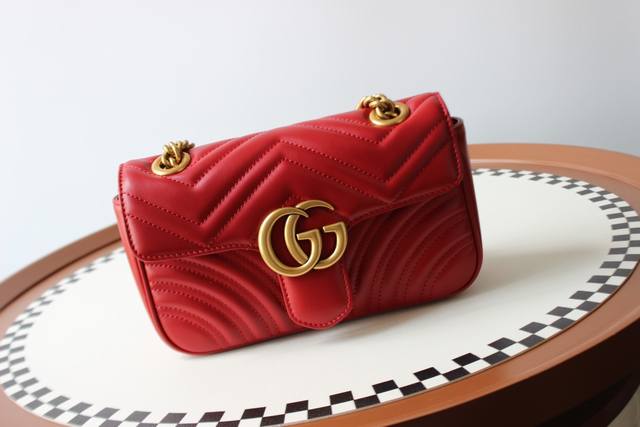 意大利原厂皮 新款专柜品质，顶级原单货，实物实拍，款号：446744，尺寸：22X13X6，材质，意大利原厂牛皮，令人欲罢不能的Gg Marmont包，优雅精致