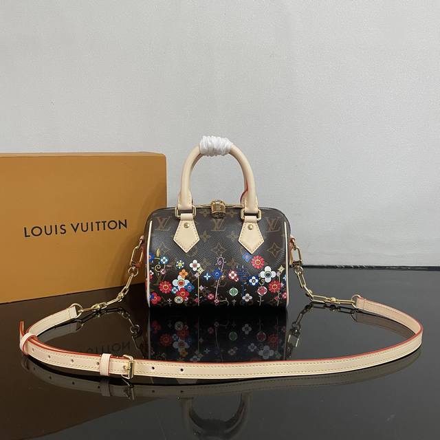 顶级原单M14175 本款 Speedy BandoulièRe 20 手袋融合 Monogram 帆布和牛皮革饰边，再借路易威登 X 村上隆再版系列的明快元素