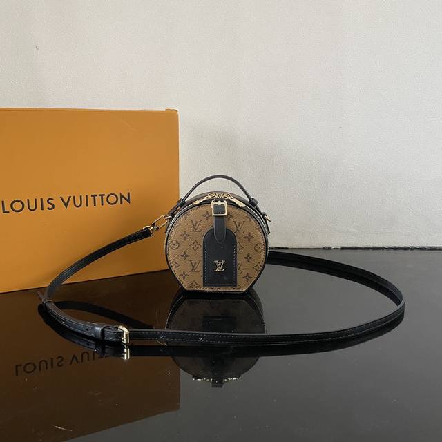 顶级原单M44699 M68276 Mini Boite Chapeau 手袋选用 Monogram Reverse 涂层帆布，点缀 Malletage 绗缝内