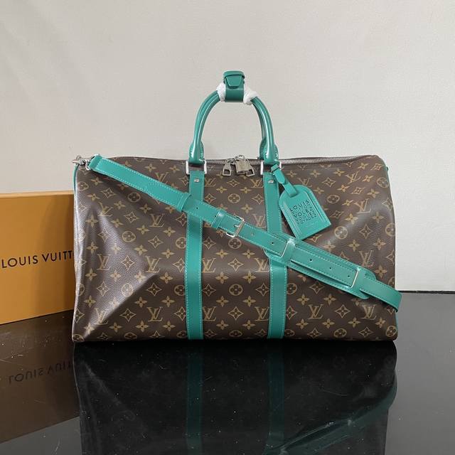 顶级原单M13807 M13808 本款 Keepall BandoulièRe 45 旅行袋为 Monogram Macassar 涂层帆布勾勒皮革饰边，华美