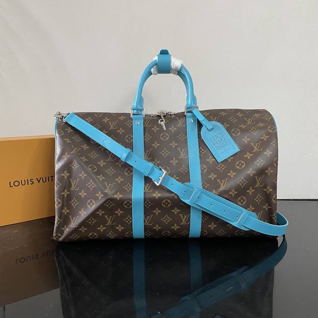 顶级原单M13807 M13808 本款 Keepall BandoulièRe 45 旅行袋为 Monogram Macassar 涂层帆布勾勒皮革饰边，华美