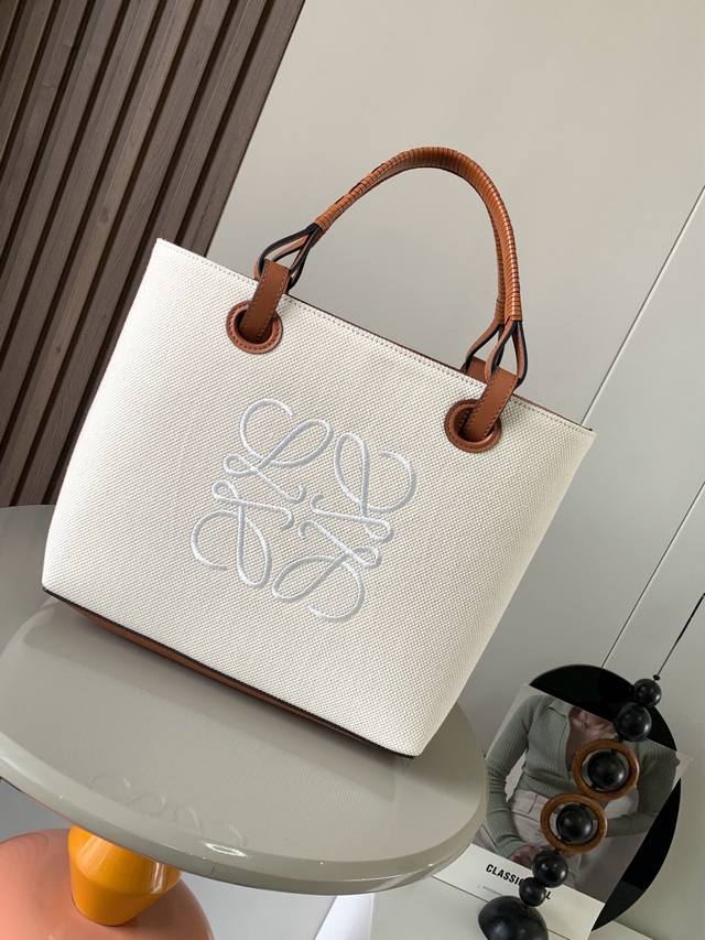 中号提花布和牛皮革 Anagram Tote 手袋亚麻布拼接托特色没啥花里胡哨的设计 简单实用型长短肩带的设计还挺好看的尺寸还比较合适 不算特别大容易轻松满足日 - 点击图像关闭