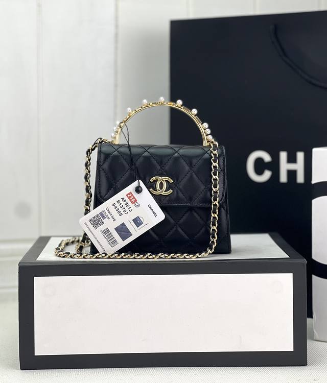 23年本季最火最火的Kelly珐珍珠手腕型号A P3512、3513 22B店里的大爆款，非常经典真的非常难买，代购都要溢价！实物真的超级超级好看，一定要买可以