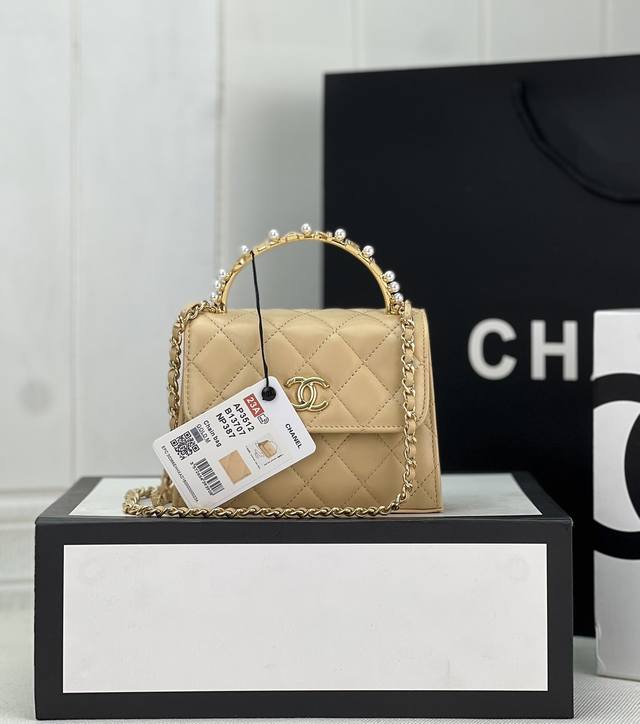 23年本季最火最火的Kelly珐珍珠手腕型号A P3512、3513 22B店里的大爆款，非常经典真的非常难买，代购都要溢价！实物真的超级超级好看，一定要买可以