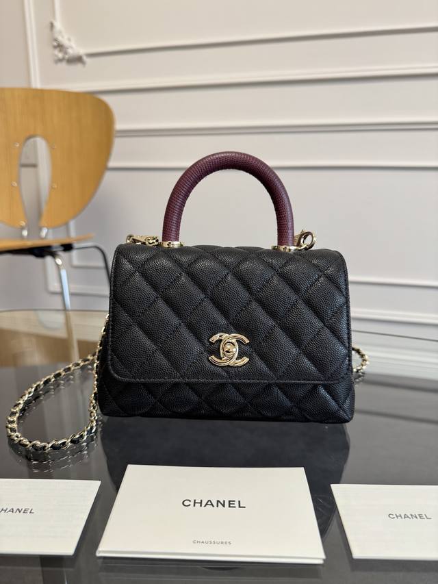 24K 黑配红蜥蜴球手22年新款 As2215车边 内里配小羊皮 口盖手提包当季辣子鸡的小迷你尺寸 Cocohandle经典款几乎是王炸现在推出了 更加软萌可爱