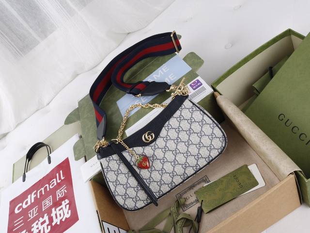 厂价 。 最高版本原厂皮顶级原单配专柜全套包装 简介：Gg标识由20世纪30年代的钻石菱格纹演化而来，并从此成为G家的传统象征。全新Ophidia系列中的这款小