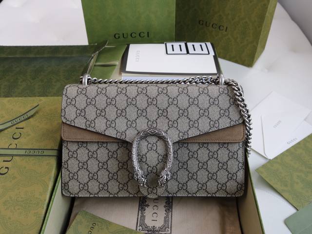 厂价 。 最高版本原厂皮顶级原单配专柜全套包装 简介全新升级进口真皮磨砂里，版型对版已更改进Lcom手袋以酒神-Dionysus命名系列用现代艺术手法呈现设计特