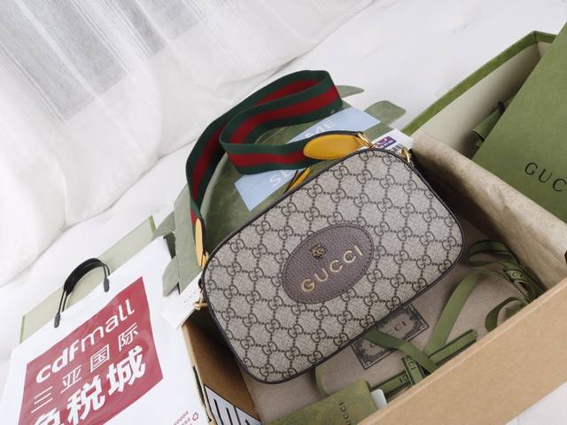 厂价 。 最高版本原厂皮顶级原单配专柜全套包装 简介专柜热卖单品,采用柔软的G高级Pvc防水料精心打造,配以黄色真皮滚边。以撞色提手向品牌的辉煌过往致敬。 型号 厂价 。 最高版本原厂皮顶级原单配专柜全套包装 简介专柜热卖单品,采用柔软的G高级Pvc防水料精心打造,配以黄色真皮滚边。以撞色提手向品牌的辉煌过往致敬。 型号