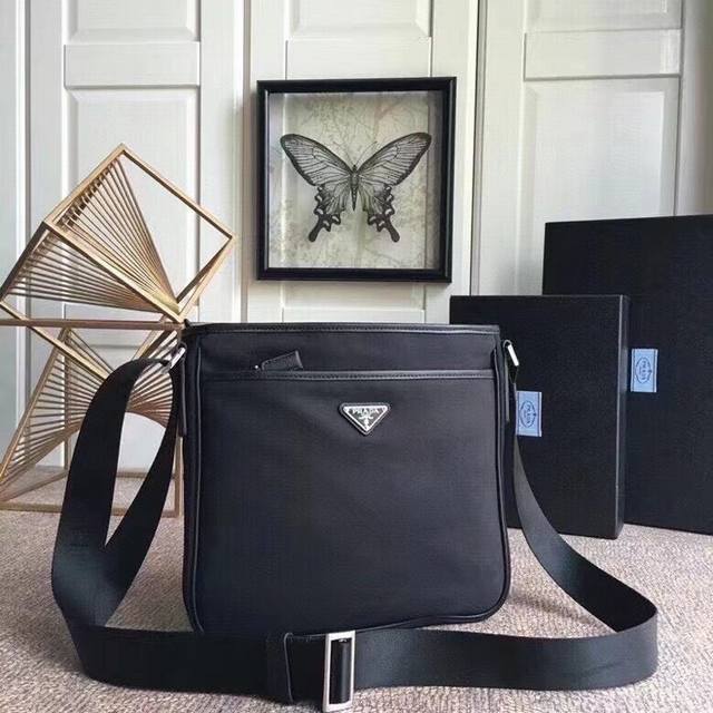 厂价 。 最高版本原厂皮顶级原单配专柜全套包装 Prada 2Vh797 男士尼龙斜挎包男士最受欢迎的邮差包之一不挑年龄不挑身材不挑服装轻便防雨容量适中出行随性