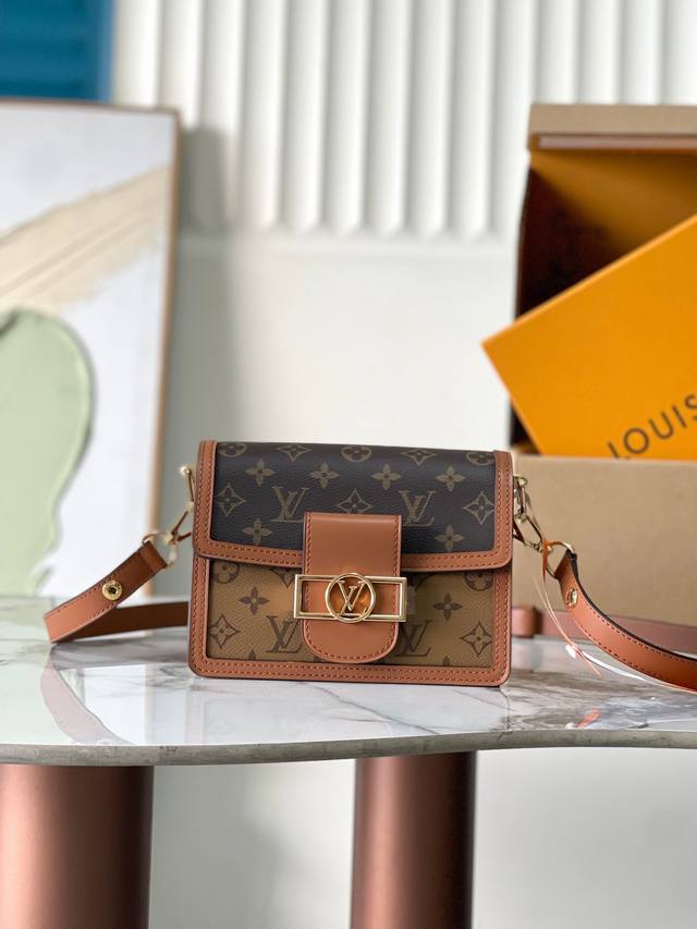 厂价 。 最高版本原厂皮顶级原单配专柜全套包装 M45959 黄花 迷你 尺寸:20X15X9Cm