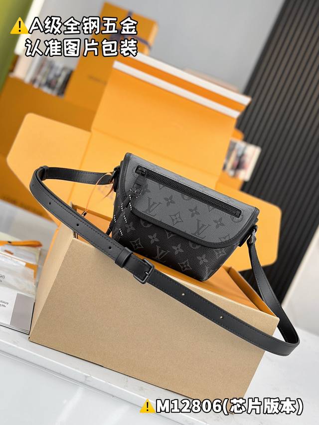 内部价 特级Mb高弹面料 Pulse 迷你手袋 型号：M12806 材料：A+级全钢五金，进口高弹面料 包装：全套特级免税Mb包装 尺寸：16 X 5 X 22