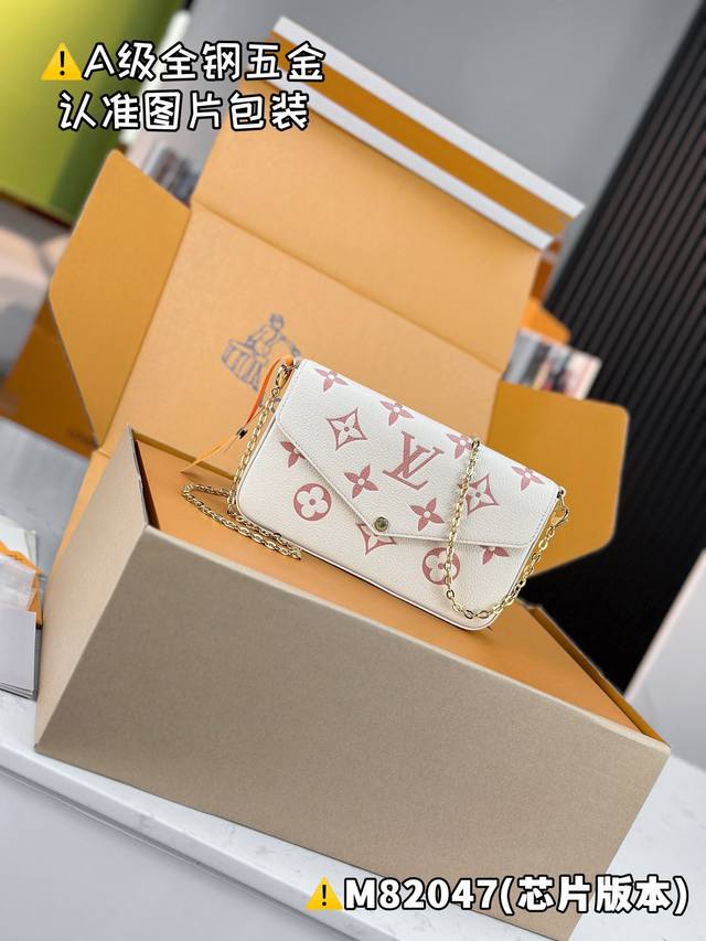 内部价 特级Mb原厂皮 Pochette FéLicie 链条包 型号:M82047 材料:A+级全钢五金,进口原厂皮 包装:全套特级免税Mb包装 尺寸:21 内部价 特级Mb原厂皮 Pochette FéLicie 链条包 型号:M82047 材料:A+级全钢五金,进口原厂皮 包装:全套特级免税Mb包装 尺寸:21