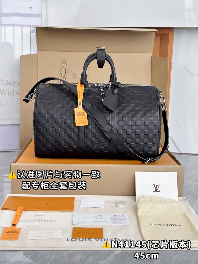 特级Mb高弹面料 N41145压格小号 芯片版：配全套专柜包装 本款Keepall 45 配肩带旅行袋采用柔软的Damier Infini 皮革，传承了路易威登