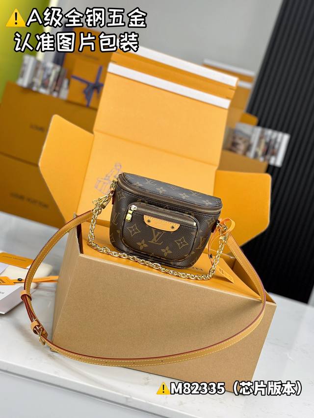 特级Mb高弹面料 Mini Bumbag 手袋 型号：M82335 材料：A+级全钢五金，进口高弹面料 包装：全套特级免税Mb包装 尺寸：17X12X9.5Cm