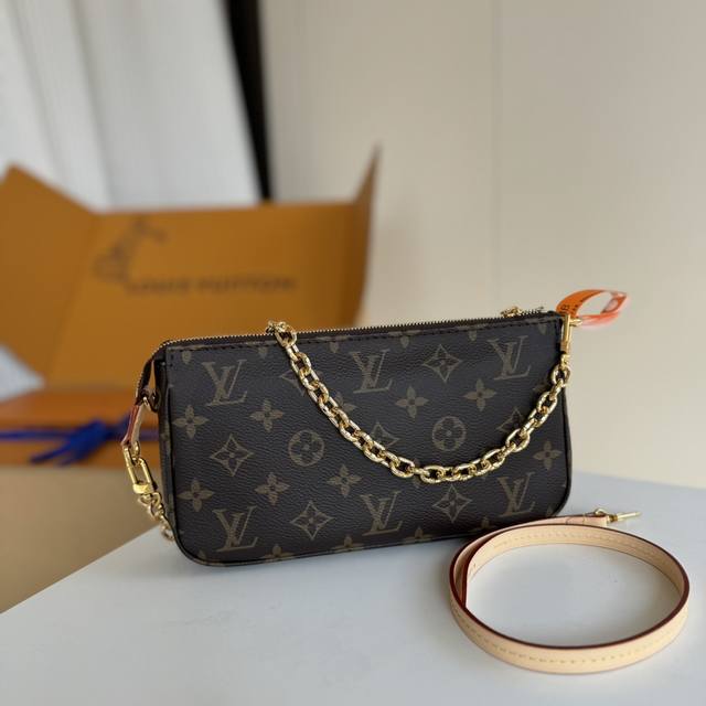 配置全套Mb免税包装 系列 M82766 特级全钢实物拍摄 尺寸:23.5*13.5*4 经典著作大麻将改版，麻将包的原著风味简约大气，便携的背法，升级后的容纳