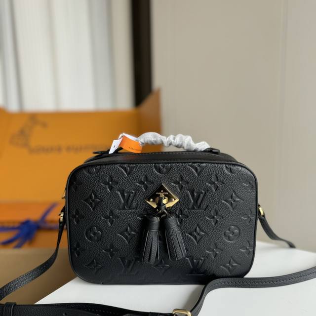 配置专柜Mb全套免税包装 Lu Saintonge 升级五金实物拍摄斜挎相机包M44593黑此款Saintonge手袋拥抱Monogram Empreinte 配置专柜Mb全套免税包装 Lu Saintonge 升级五金实物拍摄斜挎相机包M44593黑此款Saintonge手袋拥抱Monogram Empreinte