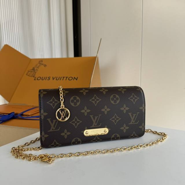 配置专柜Mb免税包装 系列 M82509 特级全钢实物拍摄 尺寸:20.7*10.2*3.5 系列真的是爱惨了！ 颜值上，一整个惊艳的天花版设计！ 不得不说，设