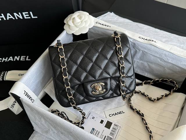 Chanel Classic Flap黑牛浅金 方胖子 正品皮 采用法国 Haas 原厂荔枝纹一级小牛皮，手感厚实软糯、细腻，皮面精致且富有弹性，同时也是香家皮