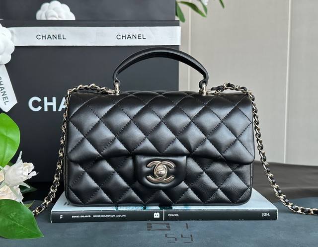 Chanel Mini Cf Handle 手提Cf 黑色 浅金 正品皮 采用意大利“方框”原厂小羊皮，皮质光泽通透细腻，毛孔透彻清晰，一级稀有皮料，Zp级纯铜